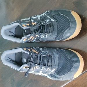Men's volleyball shoe size 11.5
